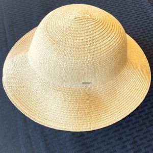 Nine West Floppy Beach Hat